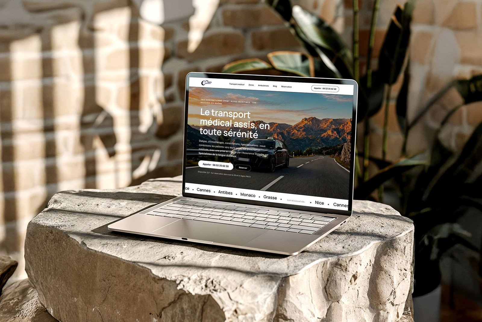 Site web des Taxis Capétiens, transport médical conventionné dans les Alpes-Maritimes, réalisé par Bloom Agency